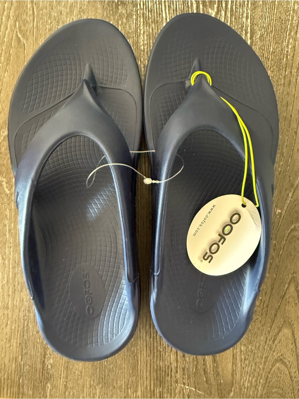 OOFOS Blue Flip Flop Sandals Men 9, Women’s 11